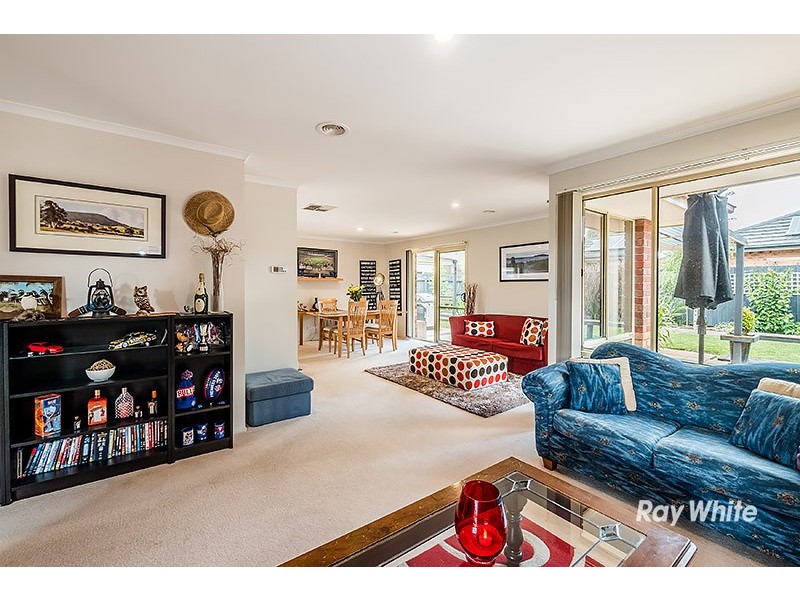 44 Carboni Crescent, Lynbrook VIC 3975