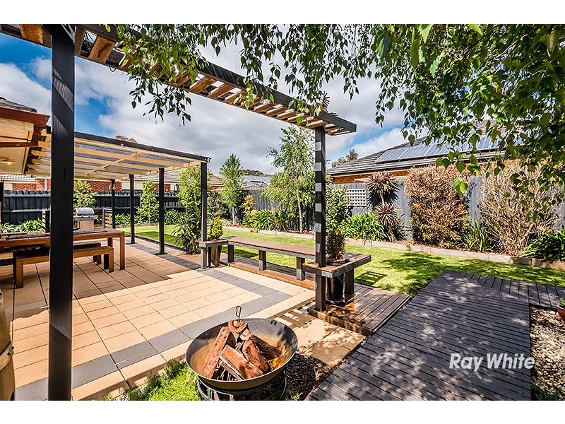 44 Carboni Crescent, Lynbrook VIC 3975