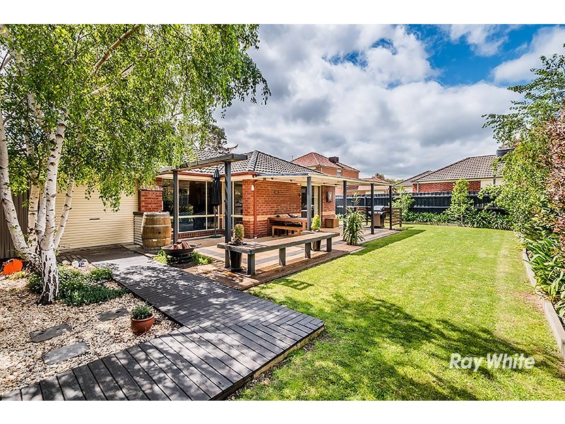 44 Carboni Crescent, Lynbrook VIC 3975