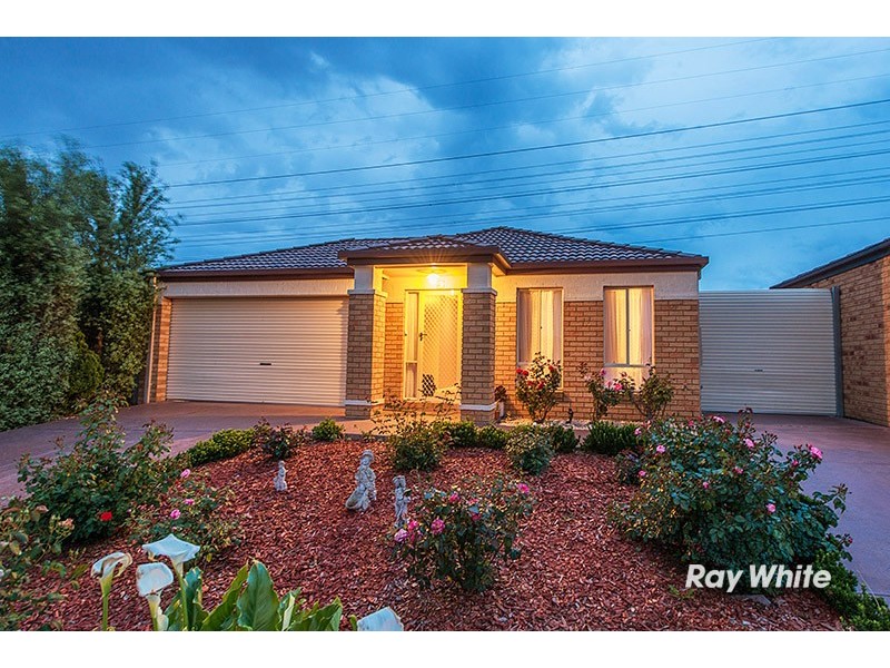 72 Scarborough Avenue, Cranbourne West VIC 3977