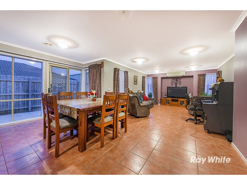 72 Scarborough Avenue, Cranbourne West VIC 3977