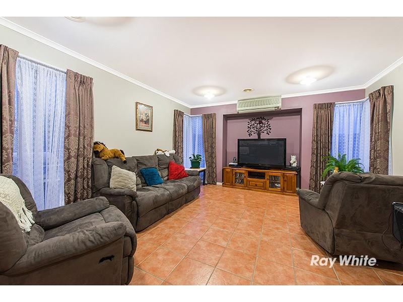 72 Scarborough Avenue, Cranbourne West VIC 3977