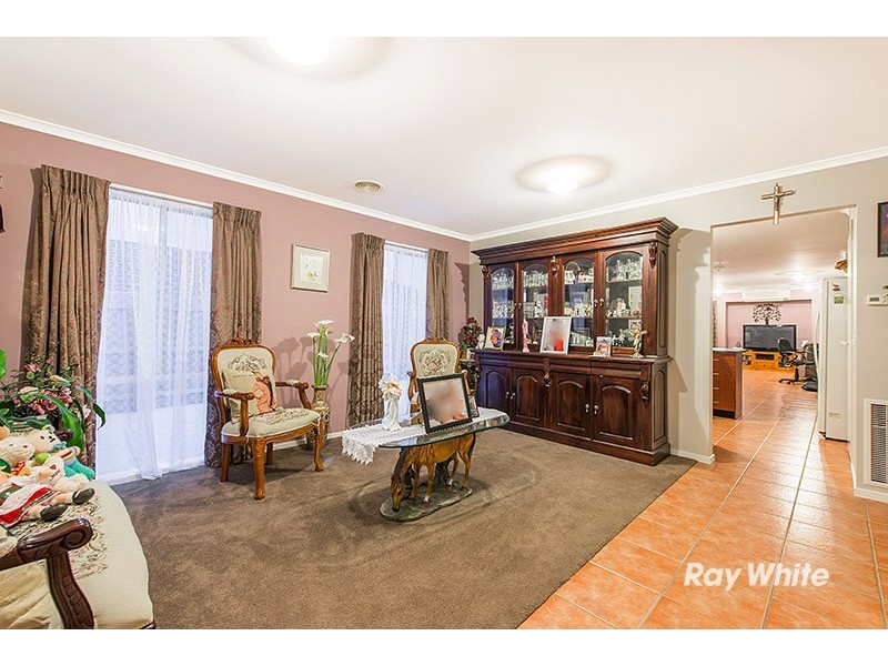 72 Scarborough Avenue, Cranbourne West VIC 3977