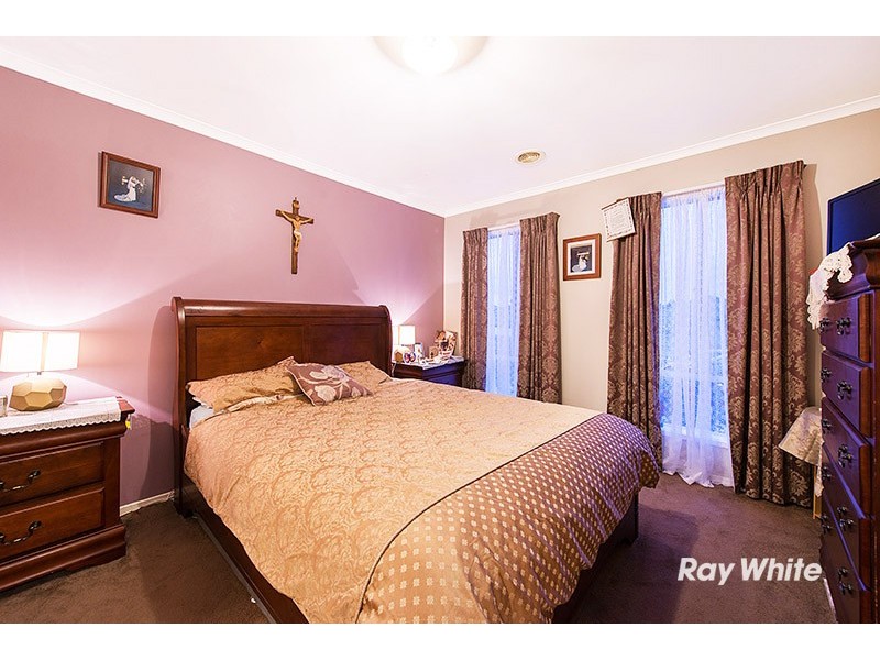 72 Scarborough Avenue, Cranbourne West VIC 3977