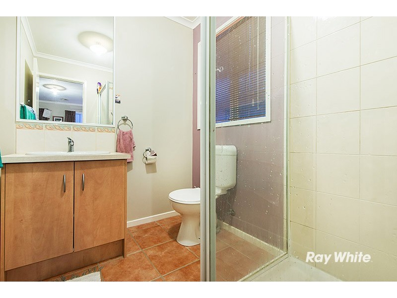 72 Scarborough Avenue, Cranbourne West VIC 3977