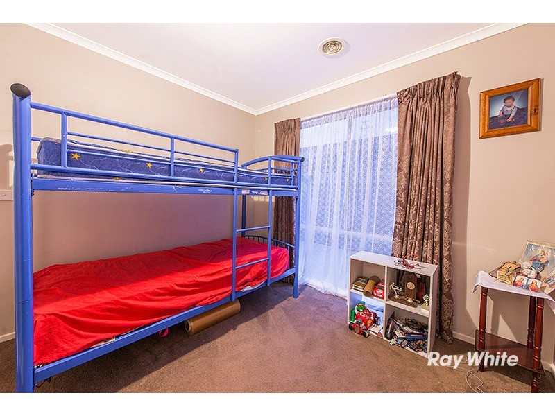 72 Scarborough Avenue, Cranbourne West VIC 3977