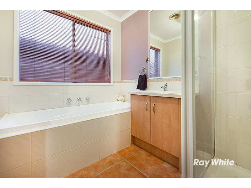 72 Scarborough Avenue, Cranbourne West VIC 3977