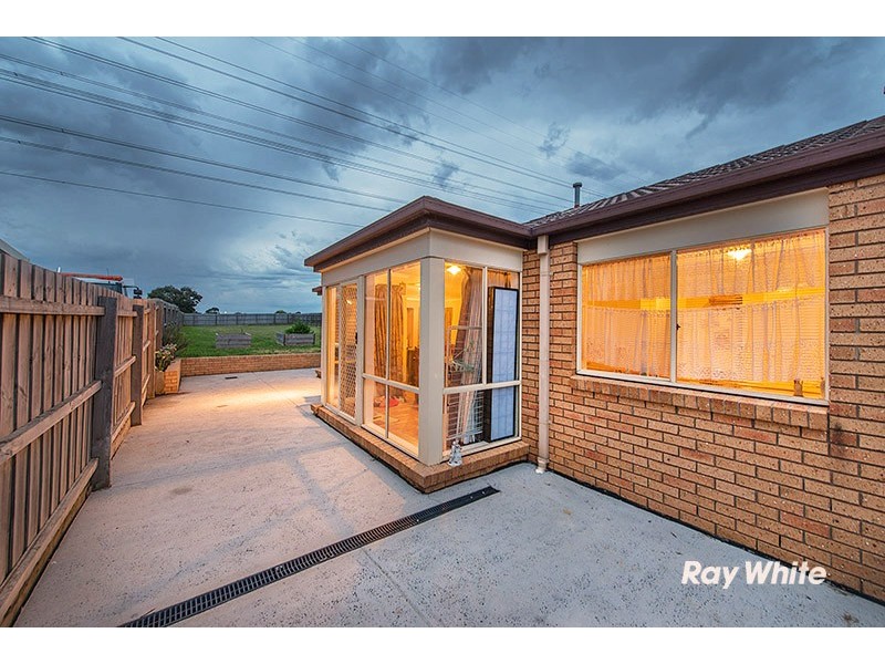 72 Scarborough Avenue, Cranbourne West VIC 3977