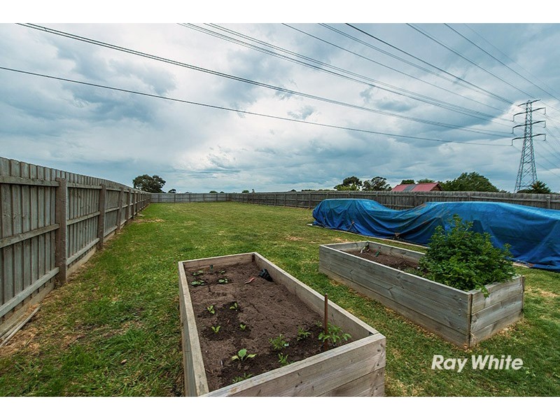 72 Scarborough Avenue, Cranbourne West VIC 3977