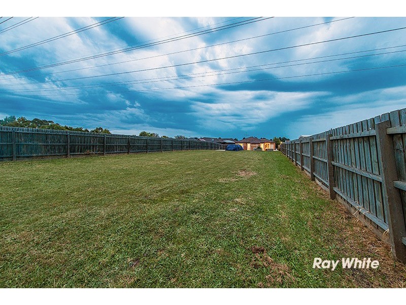 72 Scarborough Avenue, Cranbourne West VIC 3977