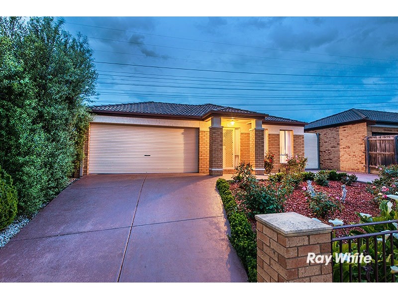 72 Scarborough Avenue, Cranbourne West VIC 3977