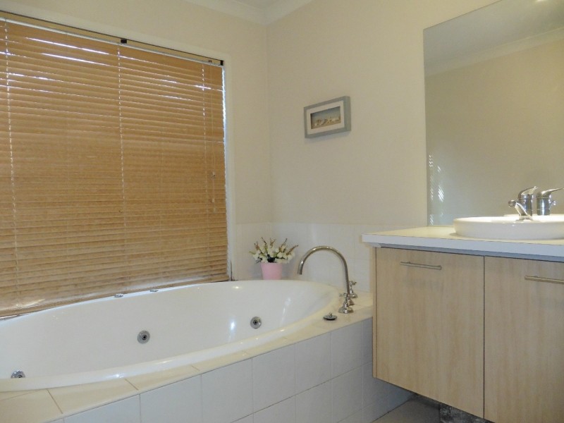 131 Aylmer Road, Lyndhurst VIC 3975