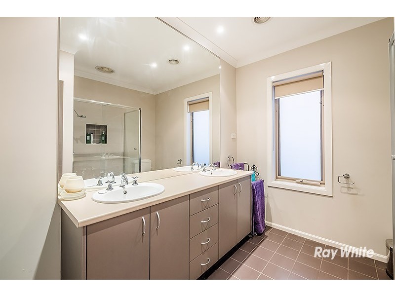 11 Rose Bush Crt, Lyndhurst VIC 3975