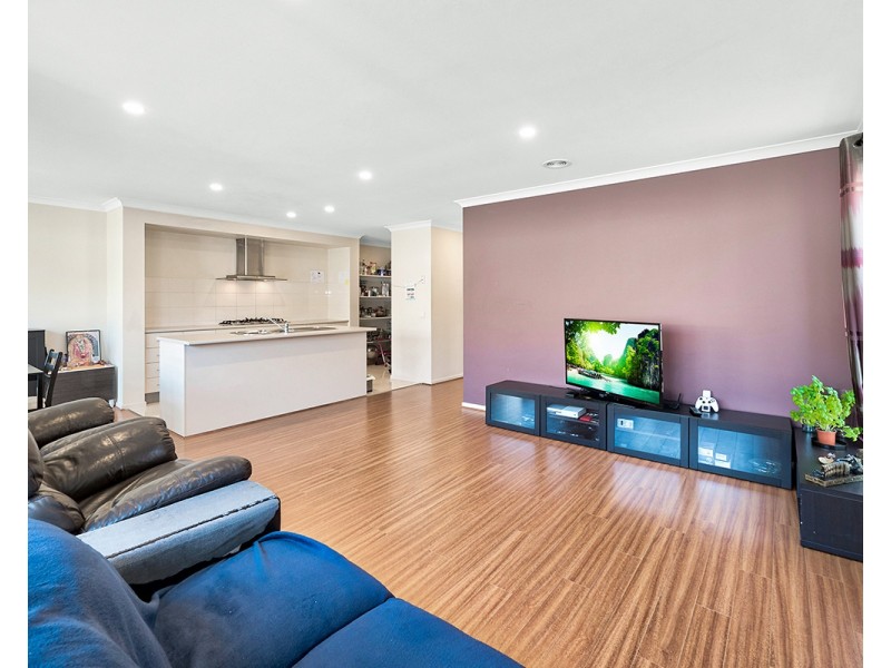 9 Rhinelander Close, Clyde North VIC 3978