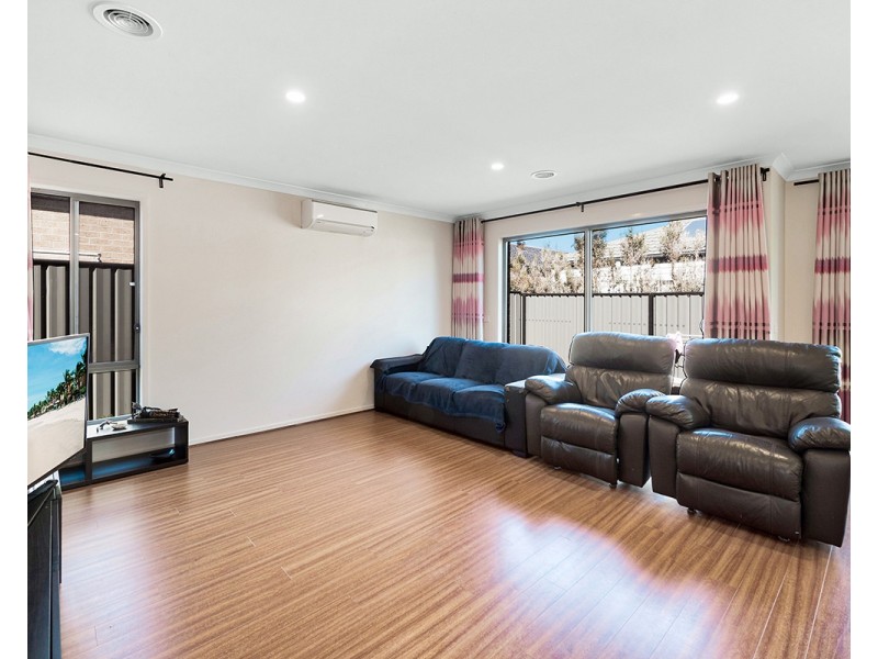 9 Rhinelander Close, Clyde North VIC 3978