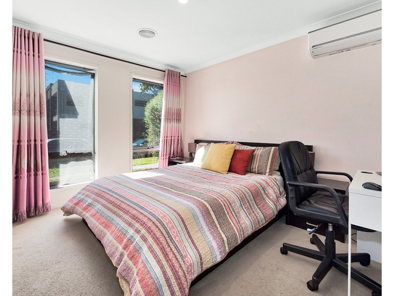 9 Rhinelander Close, Clyde North VIC 3978