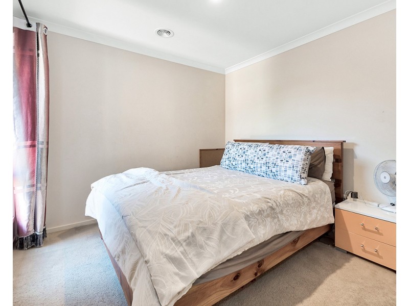 9 Rhinelander Close, Clyde North VIC 3978