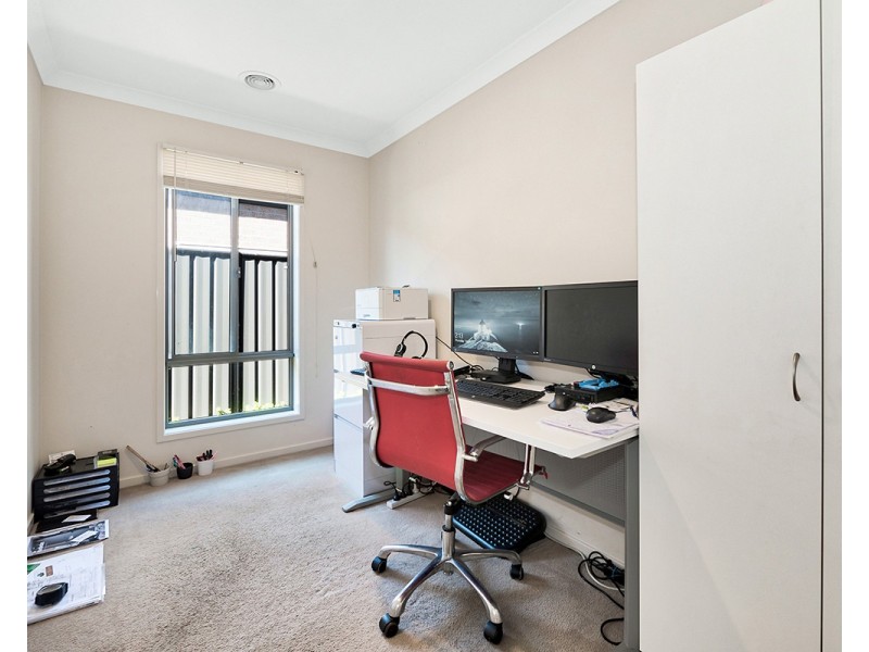 9 Rhinelander Close, Clyde North VIC 3978
