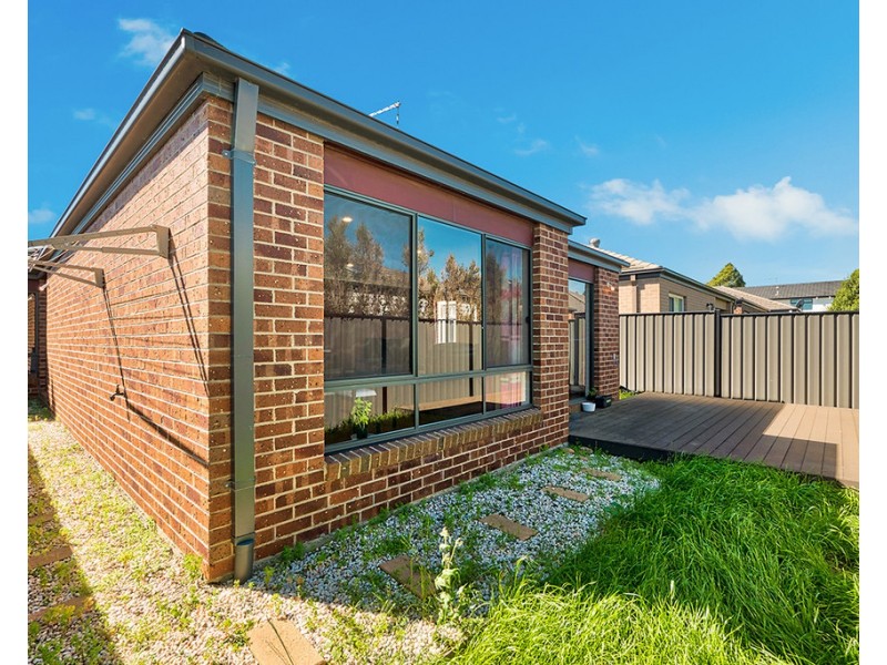 9 Rhinelander Close, Clyde North VIC 3978