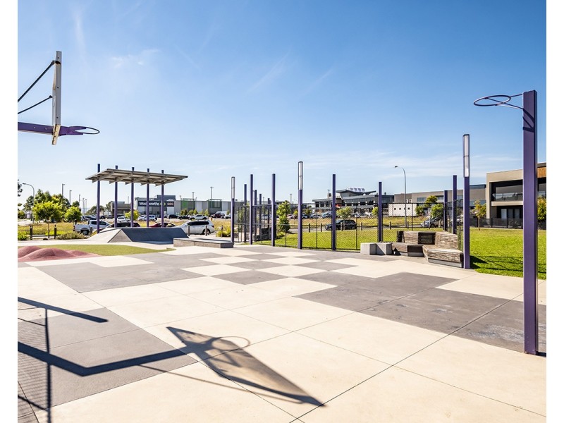 9 Rhinelander Close, Clyde North VIC 3978