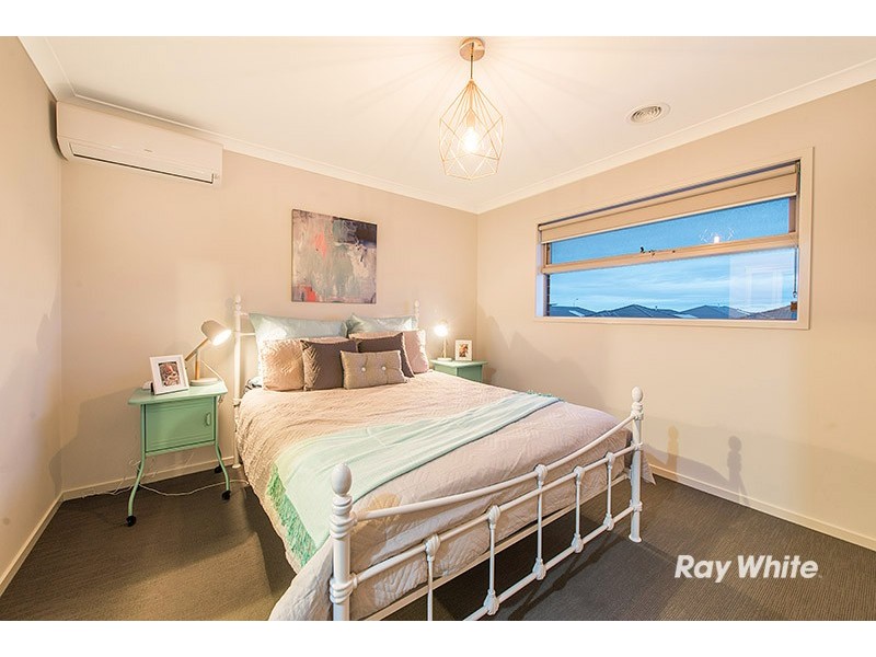 12 Crowe Avenue, Cranbourne West VIC 3977
