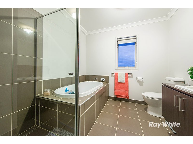 12 Crowe Avenue, Cranbourne West VIC 3977