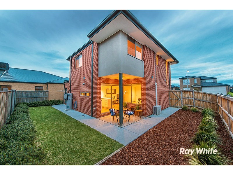 12 Crowe Avenue, Cranbourne West VIC 3977
