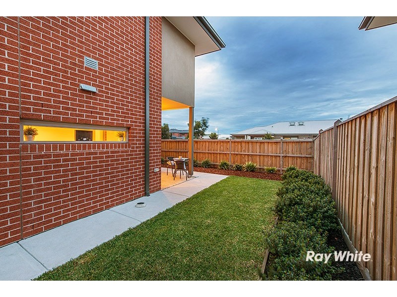12 Crowe Avenue, Cranbourne West VIC 3977