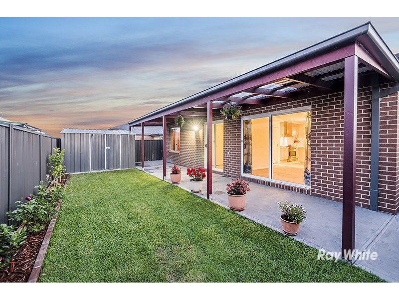 17 Burchill Avenue, Cranbourne East VIC 3977