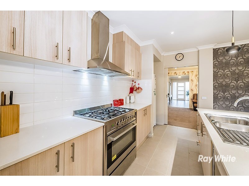 17 Burchill Avenue, Cranbourne East VIC 3977