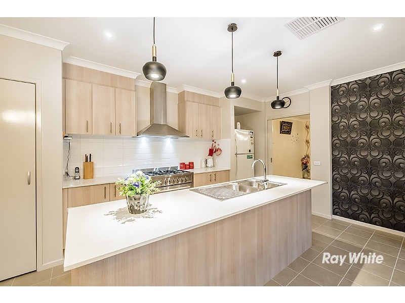 17 Burchill Avenue, Cranbourne East VIC 3977