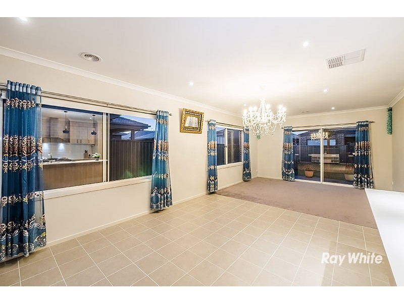 17 Burchill Avenue, Cranbourne East VIC 3977