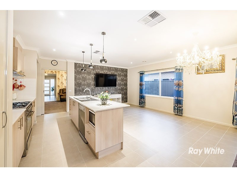 17 Burchill Avenue, Cranbourne East VIC 3977