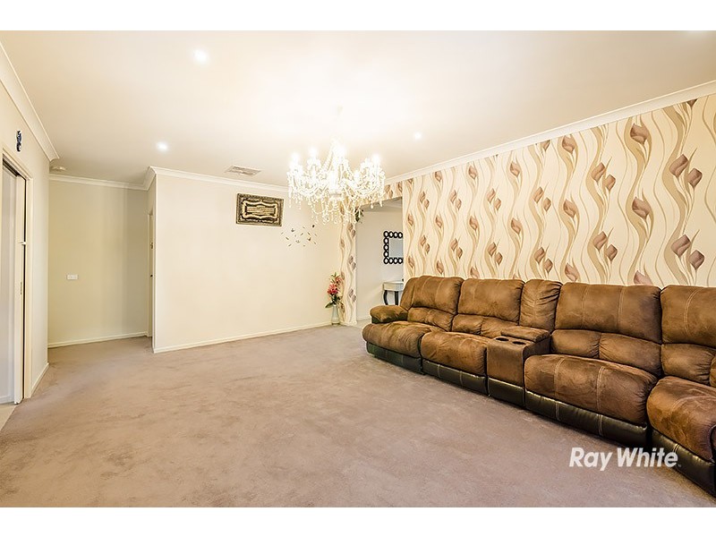 17 Burchill Avenue, Cranbourne East VIC 3977