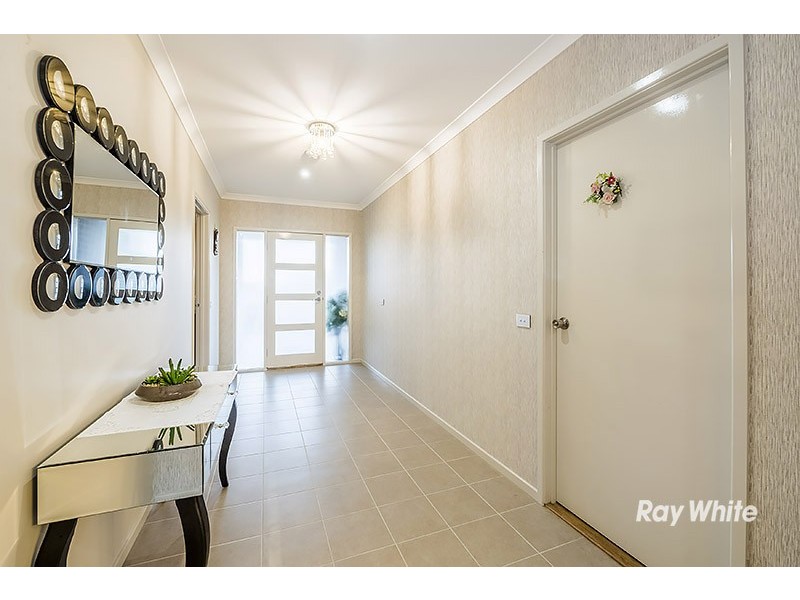 17 Burchill Avenue, Cranbourne East VIC 3977