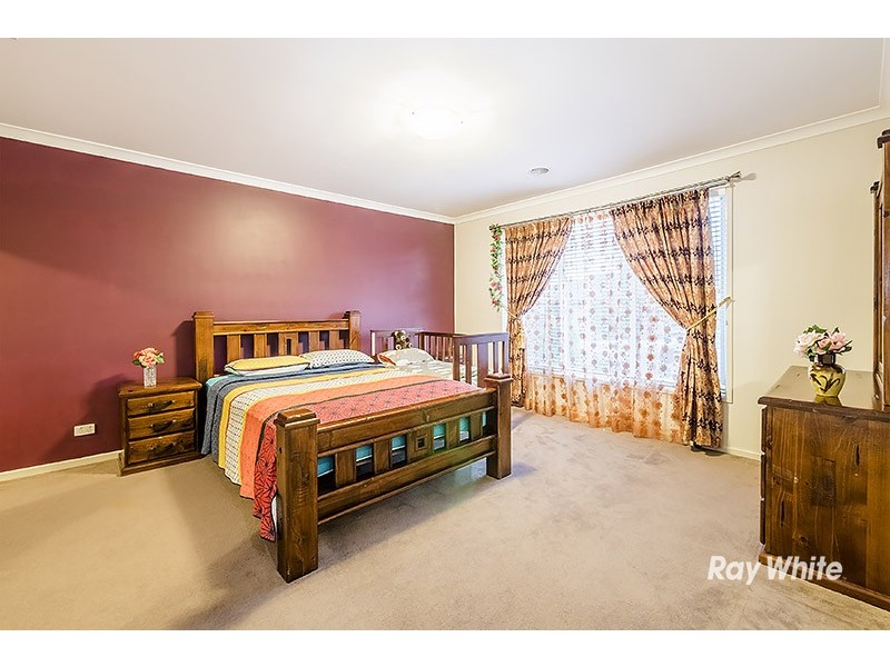 17 Burchill Avenue, Cranbourne East VIC 3977