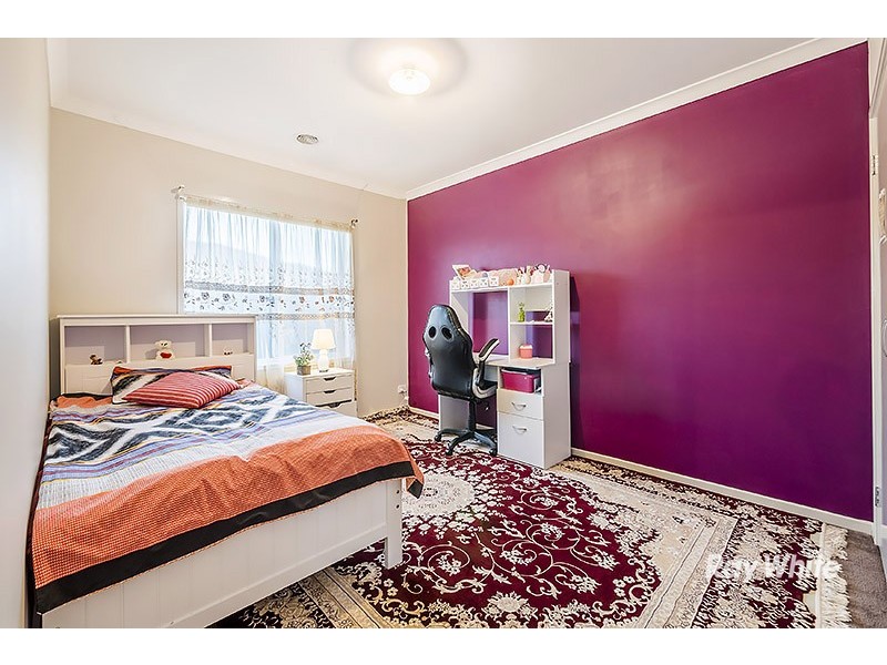 17 Burchill Avenue, Cranbourne East VIC 3977