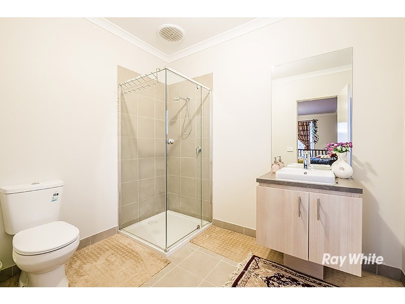 17 Burchill Avenue, Cranbourne East VIC 3977