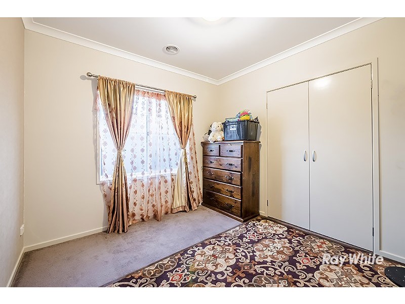 17 Burchill Avenue, Cranbourne East VIC 3977