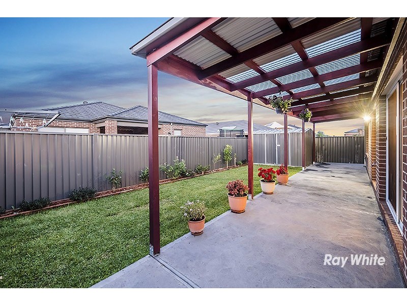 17 Burchill Avenue, Cranbourne East VIC 3977