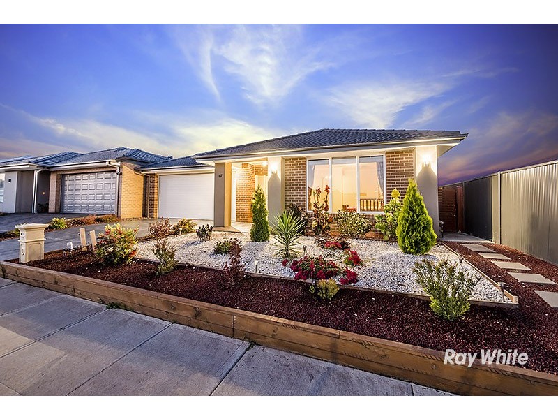 17 Burchill Avenue, Cranbourne East VIC 3977