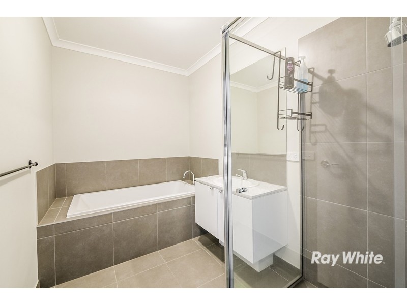 24 Ayredale Street, Clyde VIC 3978