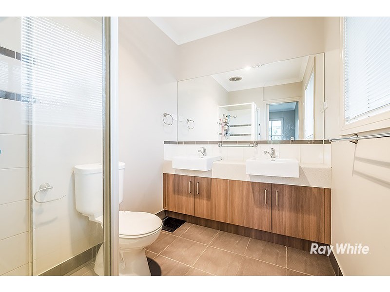 4 Ned Street, Cranbourne East VIC 3977
