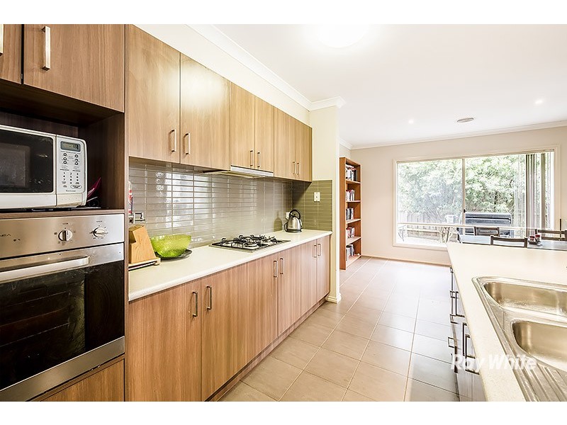4 Ned Street, Cranbourne East VIC 3977