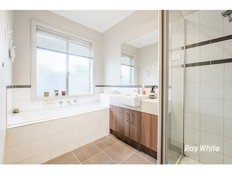 4 Ned Street, Cranbourne East VIC 3977