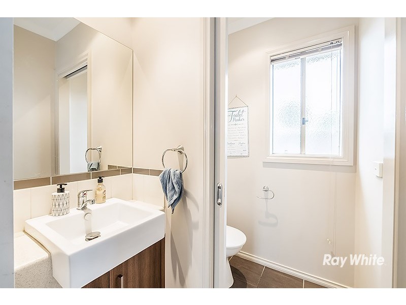 4 Ned Street, Cranbourne East VIC 3977