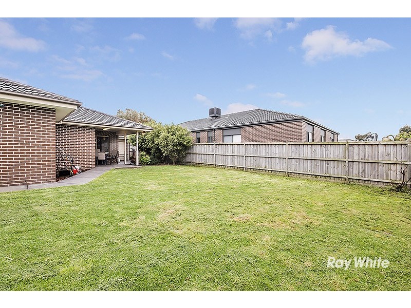 4 Ned Street, Cranbourne East VIC 3977