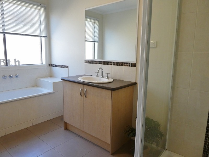 11 Meduno Drive, Hampton Park VIC 3976