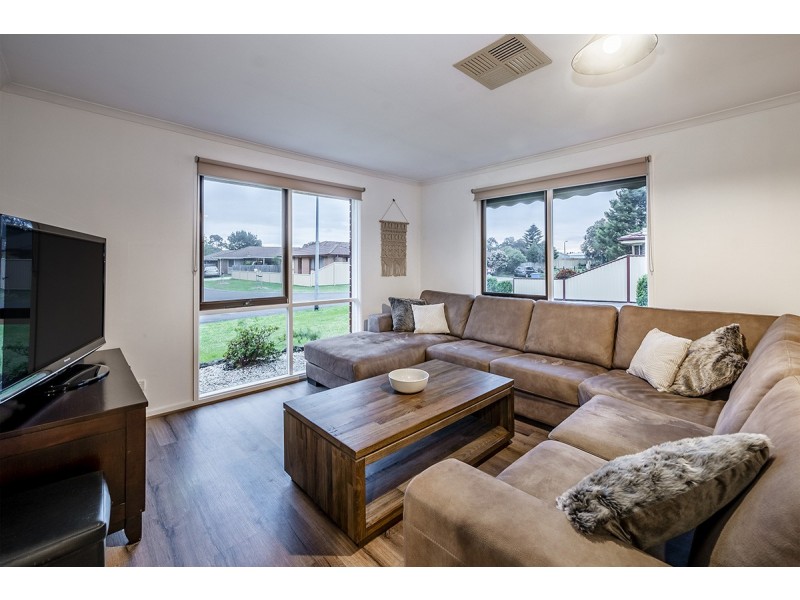 3 Rose Lane, Cranbourne VIC 3977