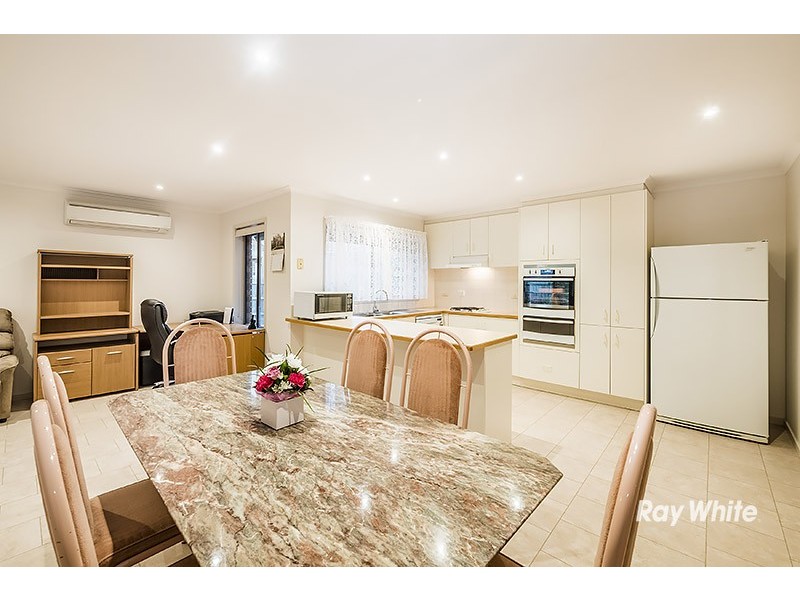 4 Reginald Court, Cranbourne West VIC 3977